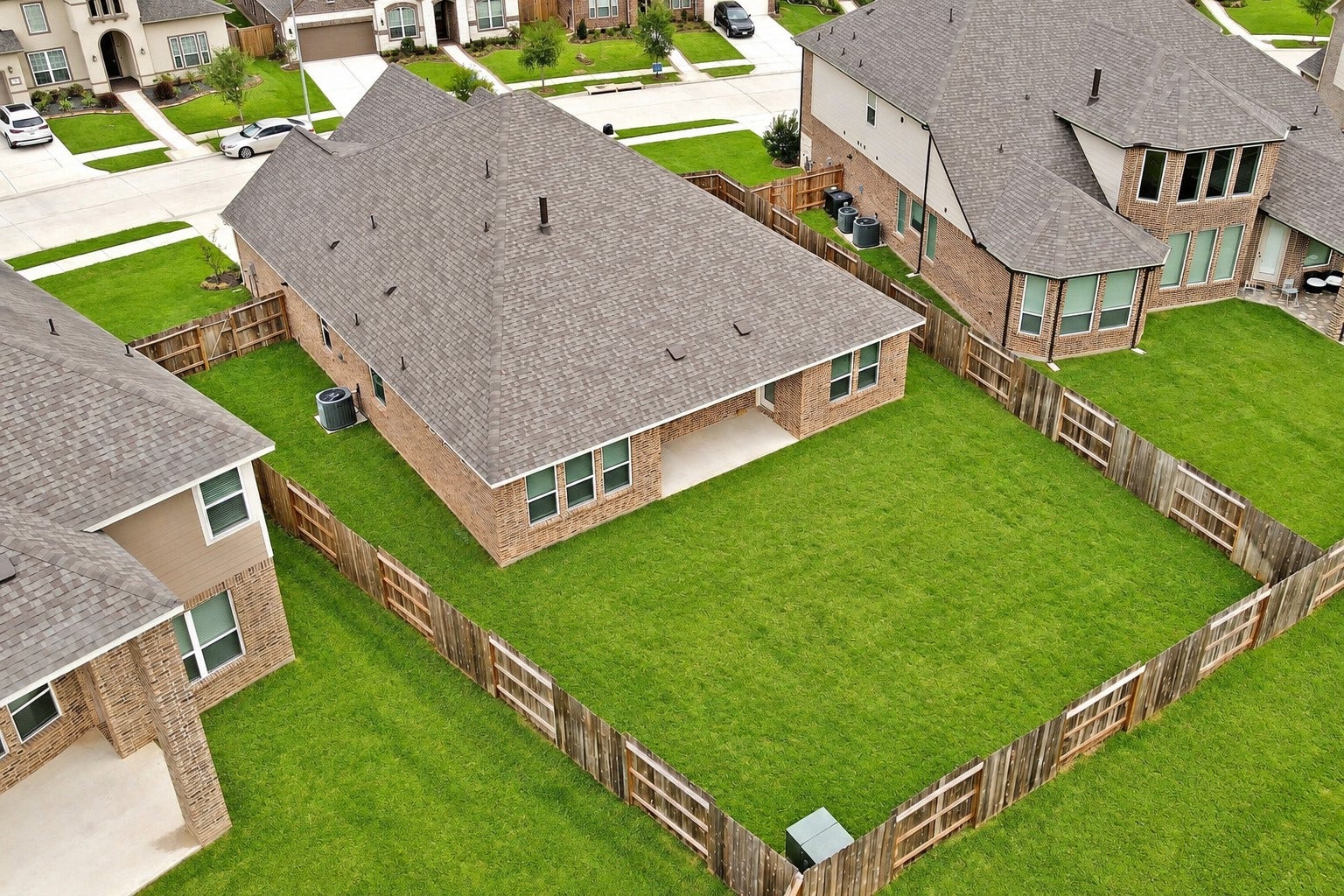 4314 Shaded Arbor Way, Sugar Land, TX 77479 This wonderful Home is surrounded by Beautiful Homes on the Cul De Sac lot