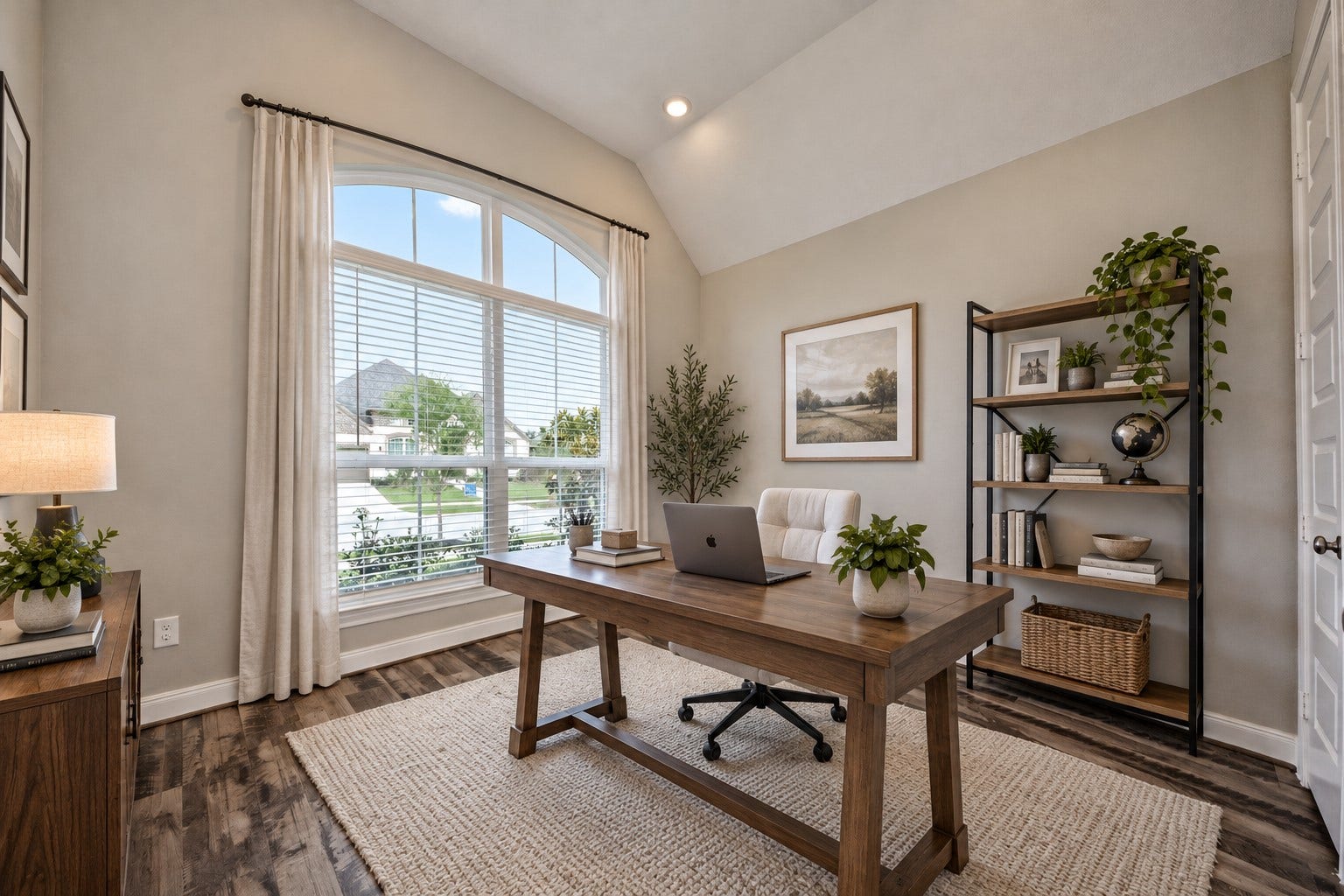 4314 Shaded Arbor Way, Sugar Land, TX 77479 Outstanding Study/ 5 Bedroom! Study has High Barrel Ceilings with Recessed Lighting, and Walk In Closet! Need that Home Office to work out of, here it is! Make that call!