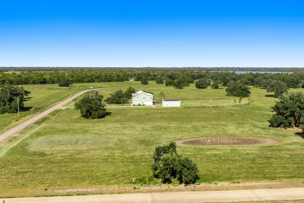 483 Pony Trail, Angleton, TX 77515 483 Pony Trail, Angleton, TX 77515