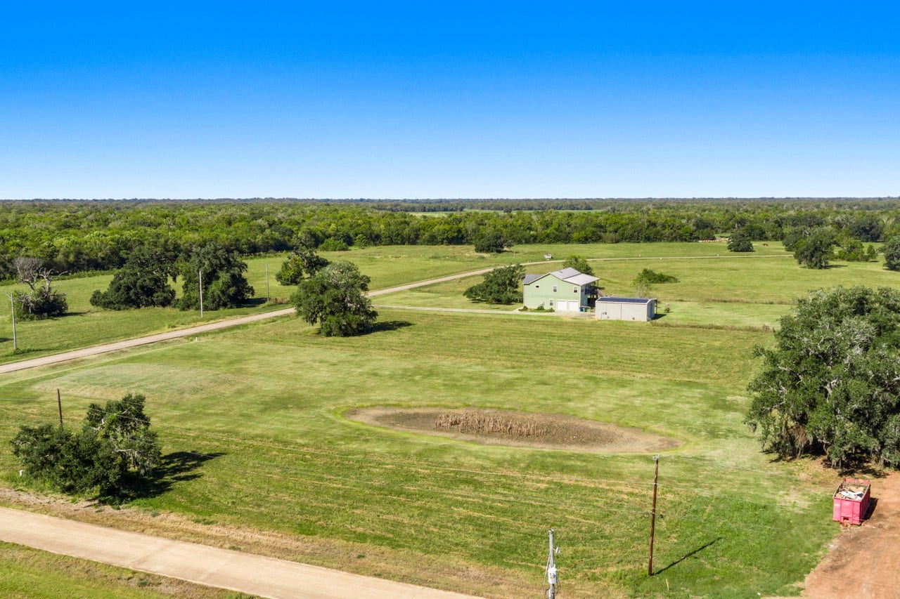 483 Pony Trail, Angleton, TX 77515 Not many neighbors!