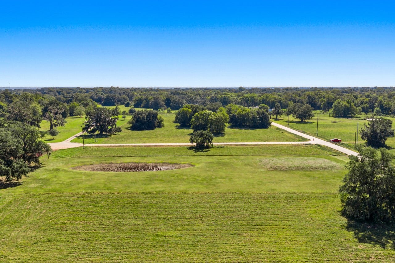 483 Pony Trail, Angleton, TX 77515 483 Pony Trail, Angleton, TX 77515