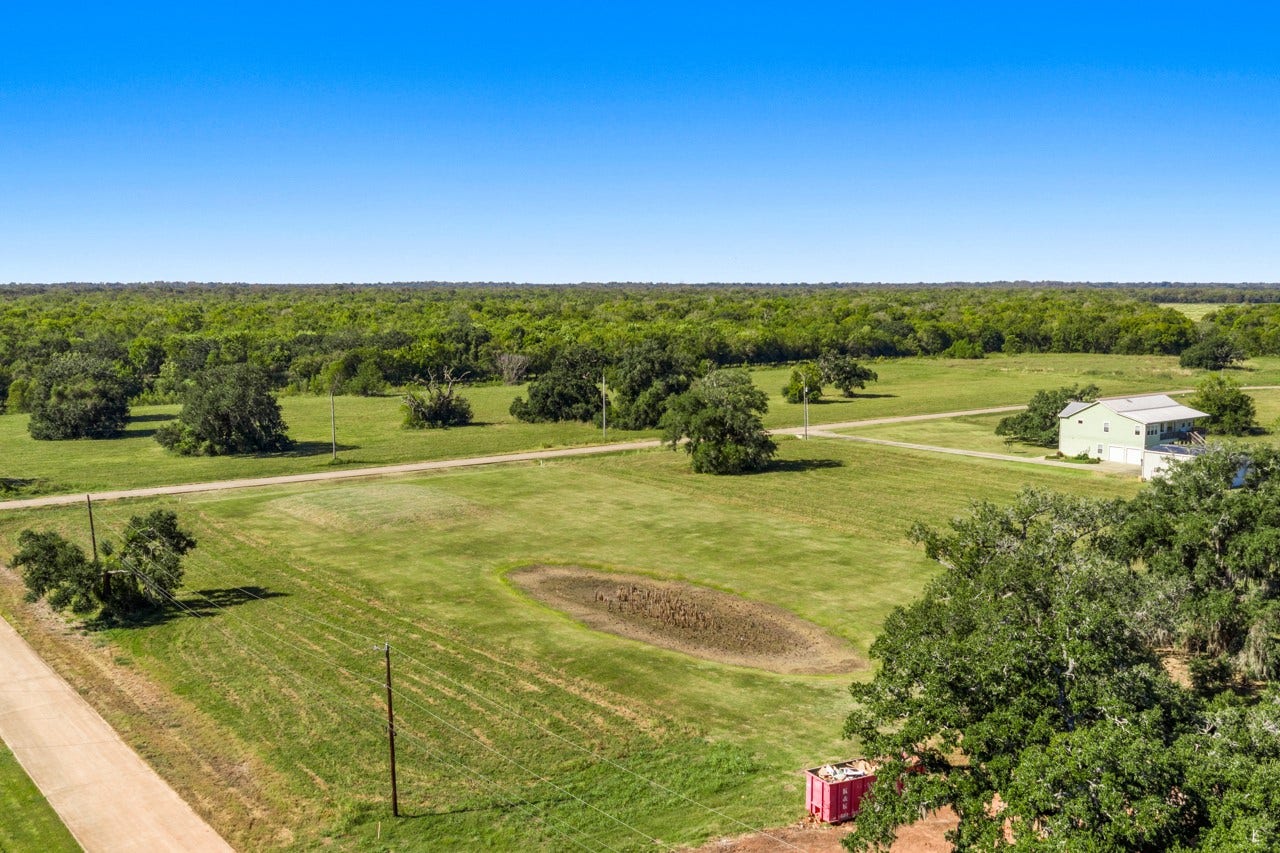 483 Pony Trail, Angleton, TX 77515 483 Pony Trail, Angleton, TX 77515