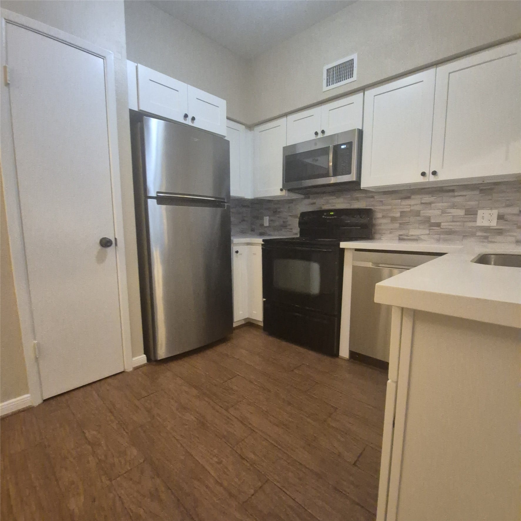 2626 Holly Hall Street, #1008, Houston, TX 77054 Kitchen view from livingroom