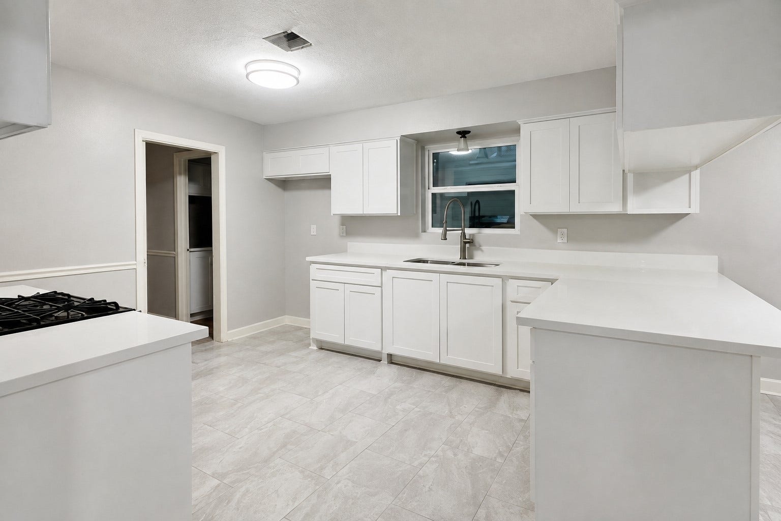 Kitchen Newly renovated all throughout
