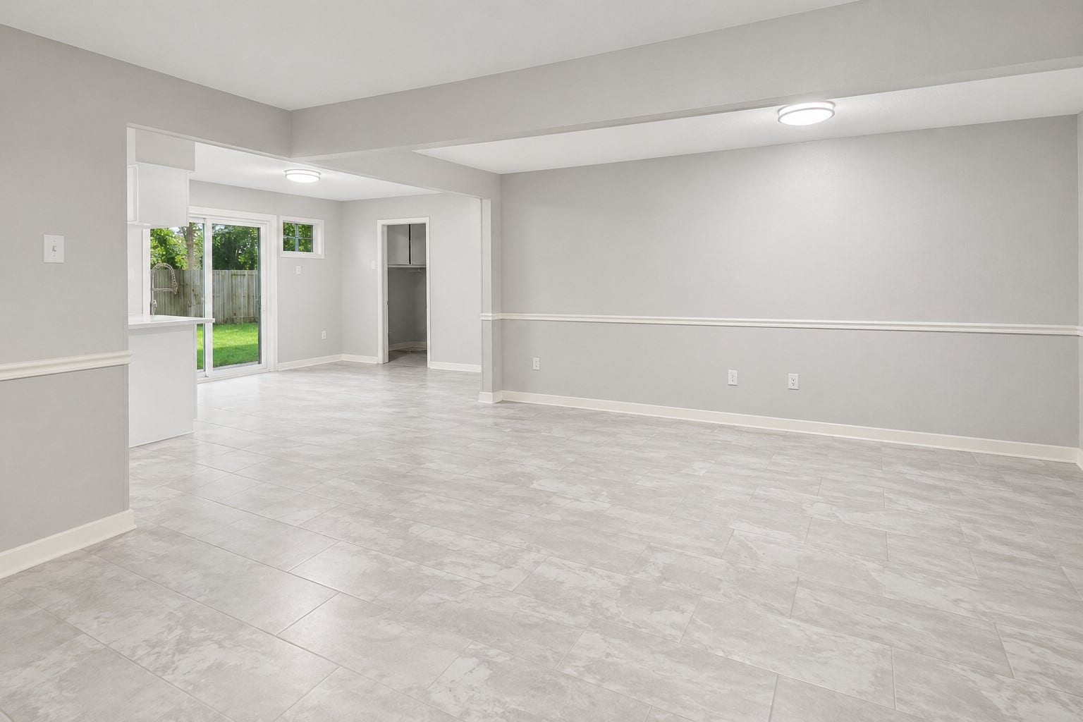 Spacious open layout livingroom