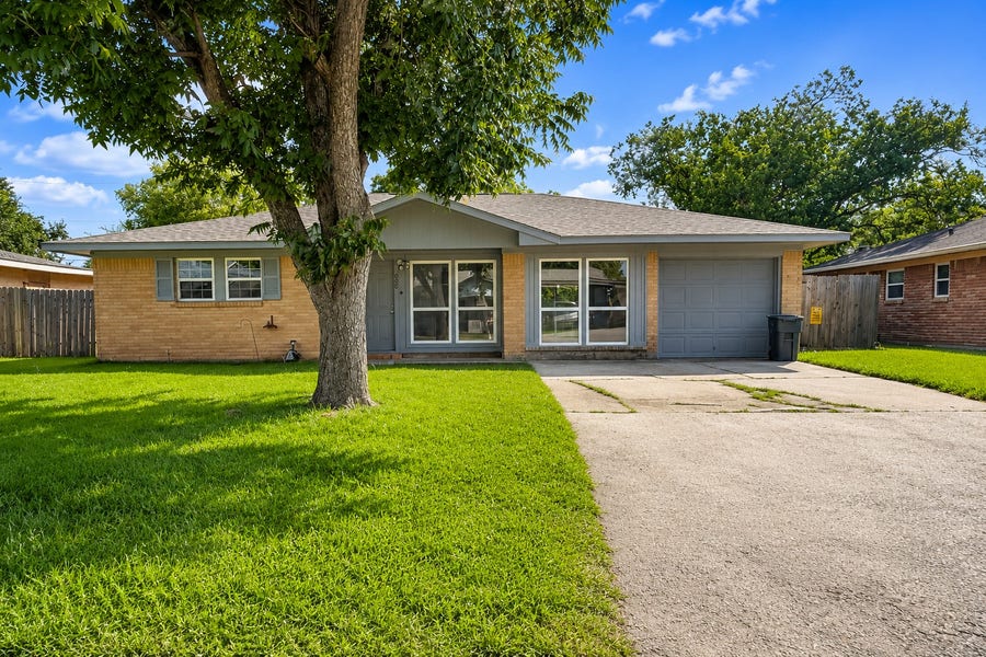 Property photo for 505 Moody Avenue, League City, TX