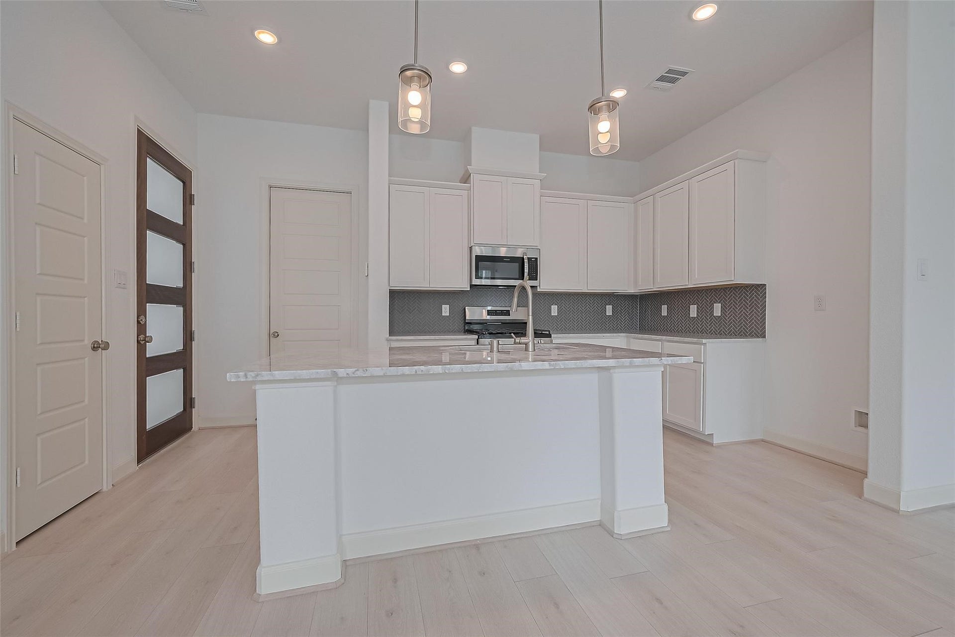8929 Grovner Place, Houston, TX 77055 8929 Grovner Place, Houston, TX 77055