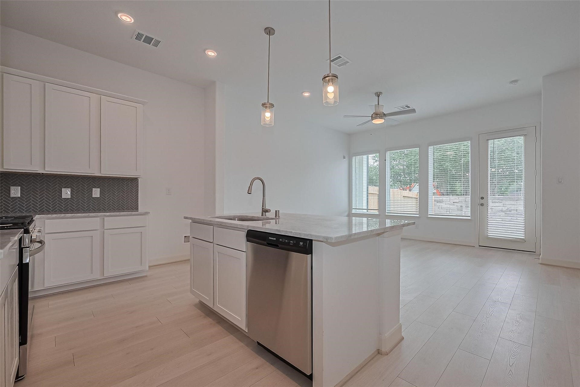 8929 Grovner Place, Houston, TX 77055 8929 Grovner Place, Houston, TX 77055