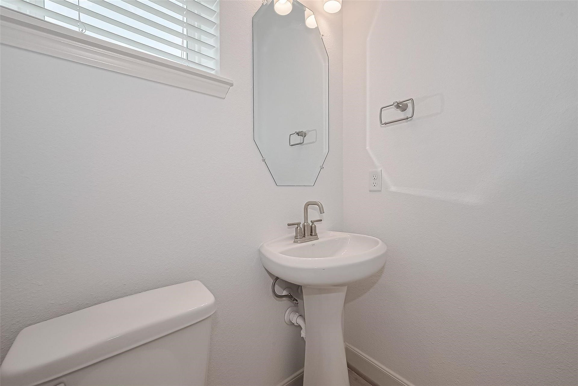 8929 Grovner Place, Houston, TX 77055 8929 Grovner Place, Houston, TX 77055