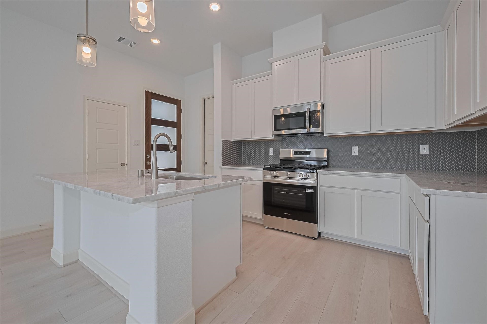 8929 Grovner Place, Houston, TX 77055 8929 Grovner Place, Houston, TX 77055