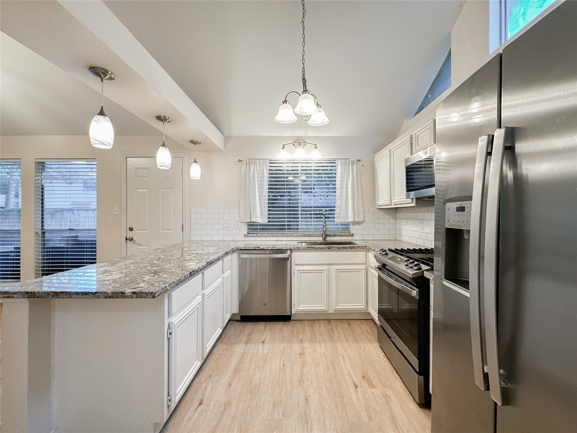 33 N Rain Forest Court, The Woodlands, TX 77380 33 N Rain Forest Court, The Woodlands, TX 77380
