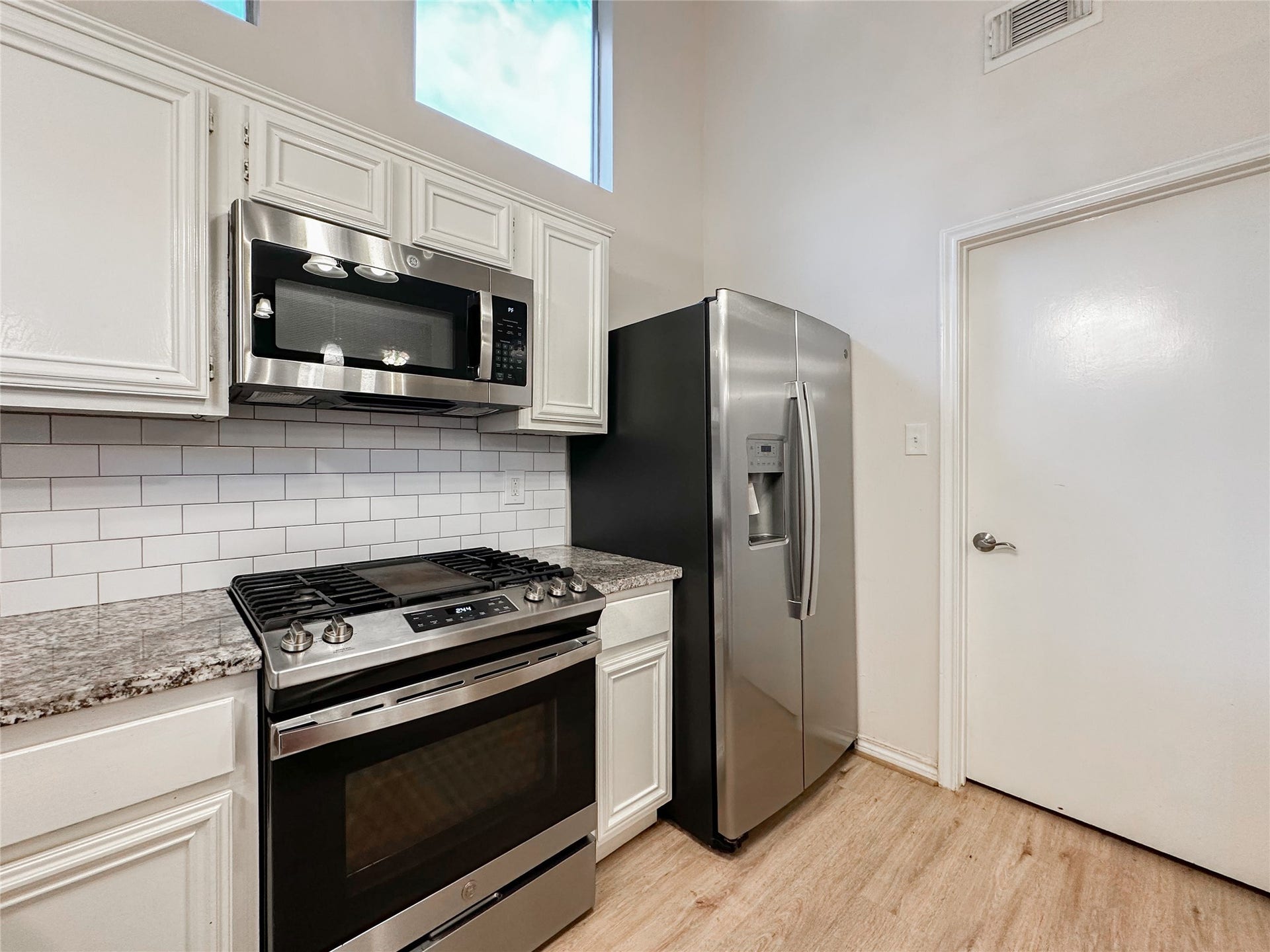 33 N Rain Forest Court, The Woodlands, TX 77380 33 N Rain Forest Court, The Woodlands, TX 77380