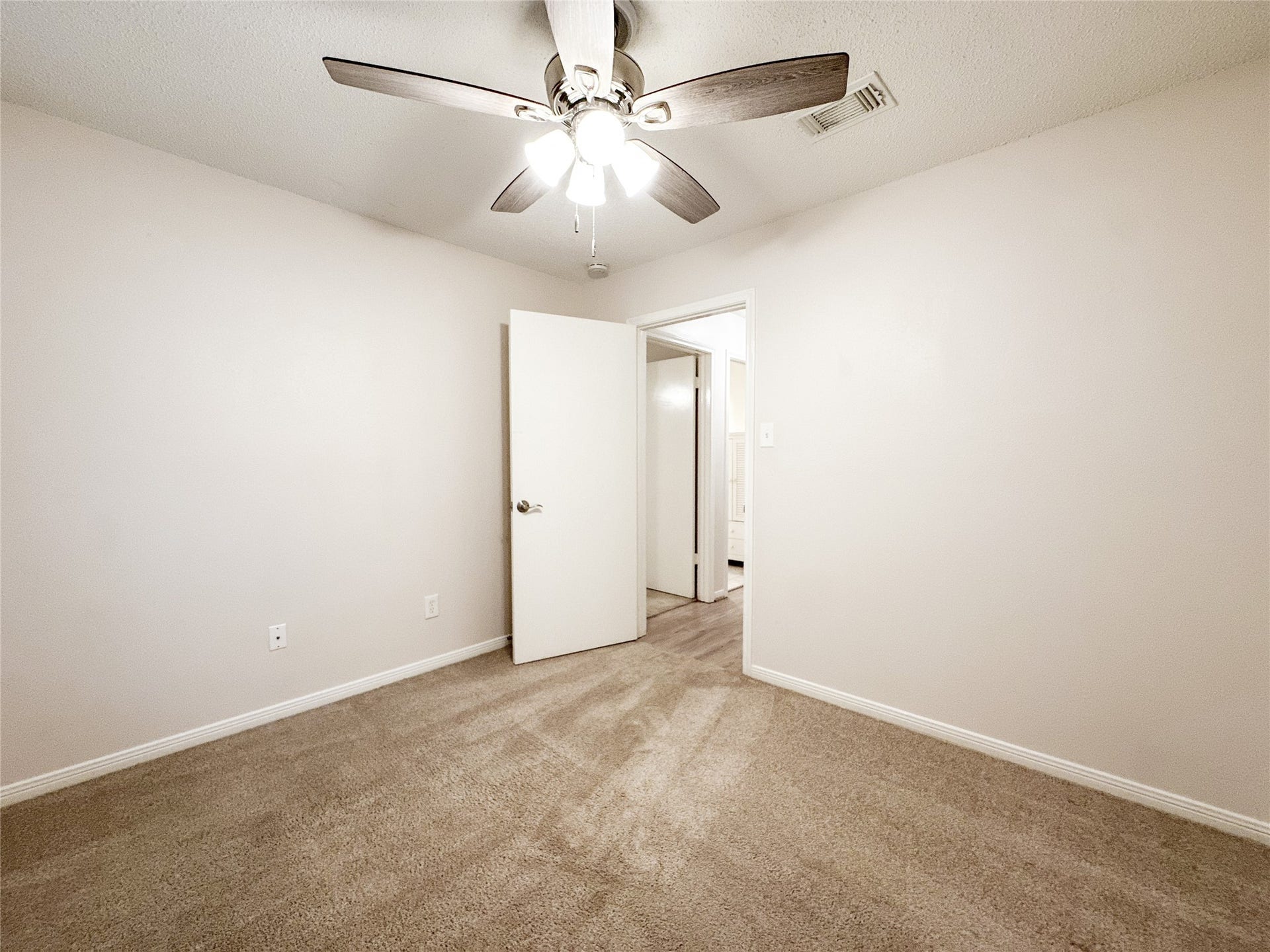 33 N Rain Forest Court, The Woodlands, TX 77380 33 N Rain Forest Court, The Woodlands, TX 77380