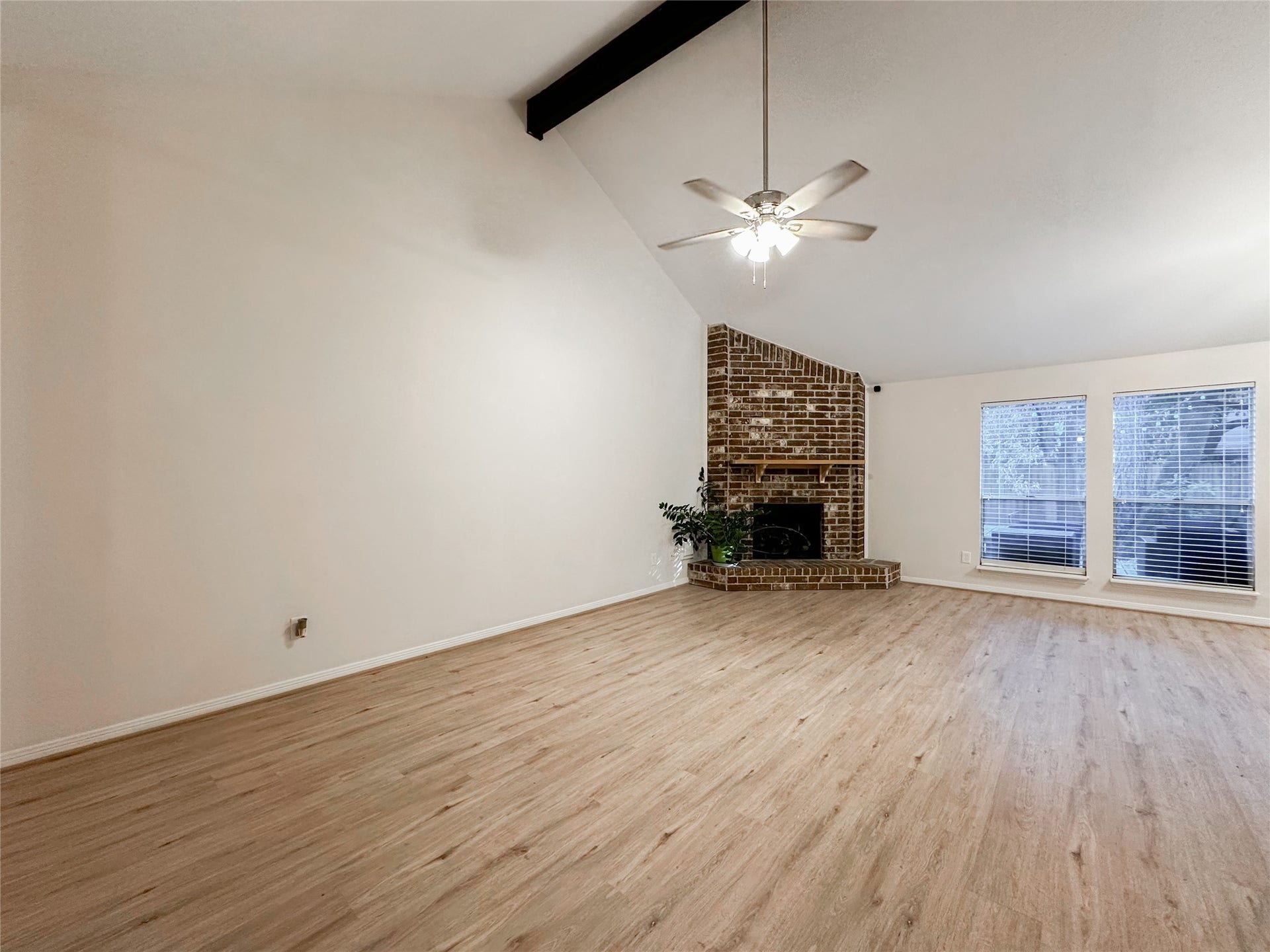 33 N Rain Forest Court, The Woodlands, TX 77380 33 N Rain Forest Court, The Woodlands, TX 77380