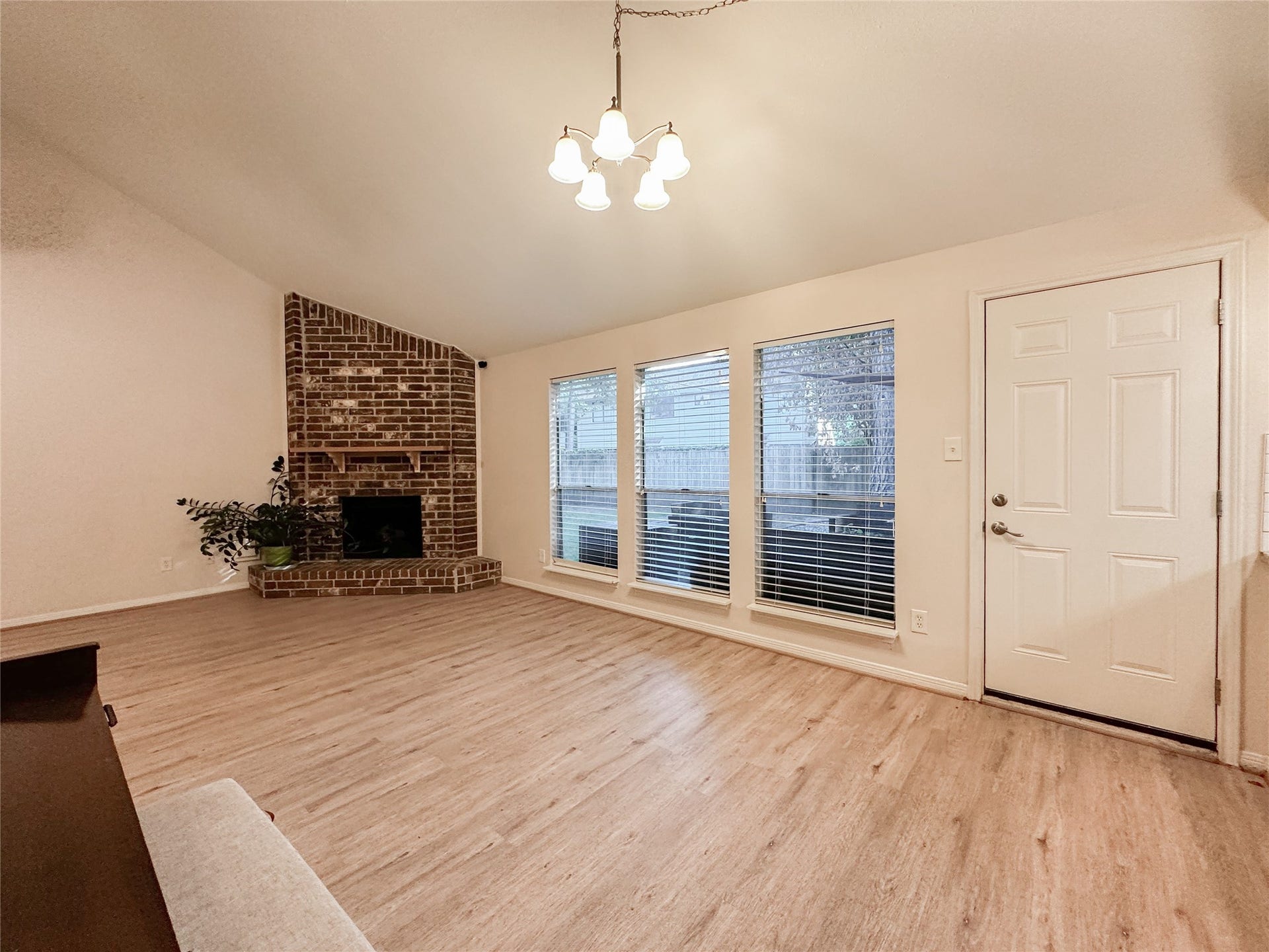 33 N Rain Forest Court, The Woodlands, TX 77380 33 N Rain Forest Court, The Woodlands, TX 77380