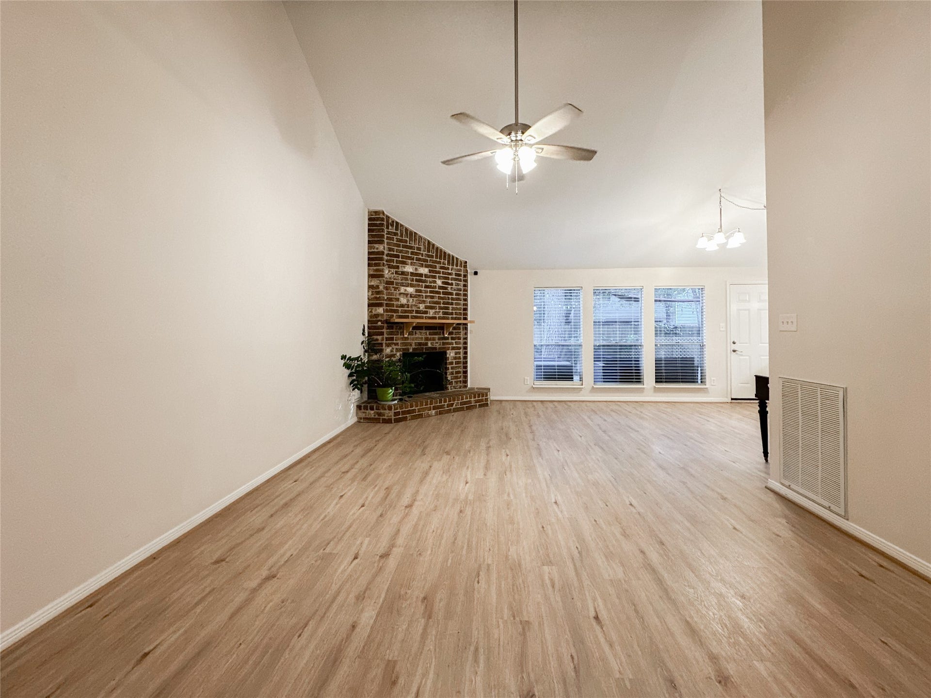 33 N Rain Forest Court, The Woodlands, TX 77380 33 N Rain Forest Court, The Woodlands, TX 77380