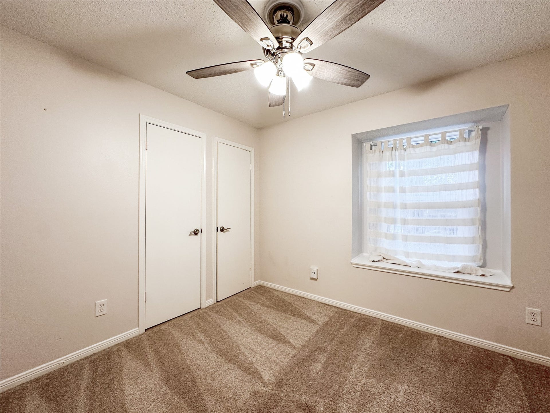 33 N Rain Forest Court, The Woodlands, TX 77380 33 N Rain Forest Court, The Woodlands, TX 77380