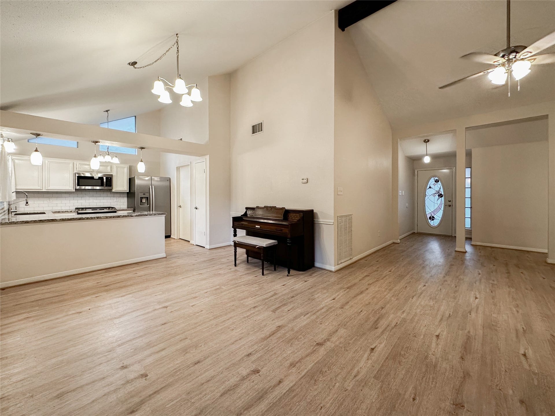 33 N Rain Forest Court, The Woodlands, TX 77380 33 N Rain Forest Court, The Woodlands, TX 77380