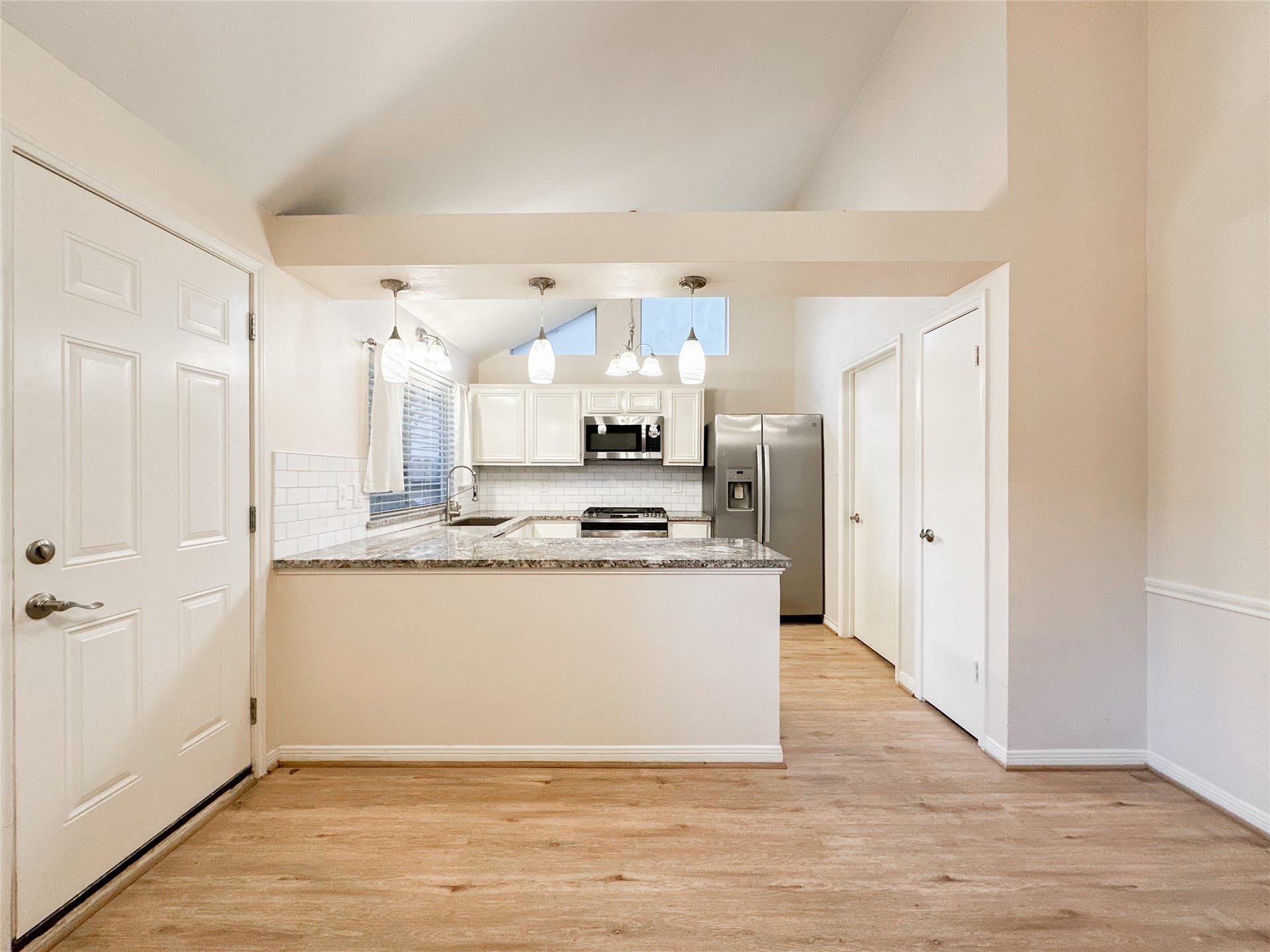 33 N Rain Forest Court, The Woodlands, TX 77380 33 N Rain Forest Court, The Woodlands, TX 77380