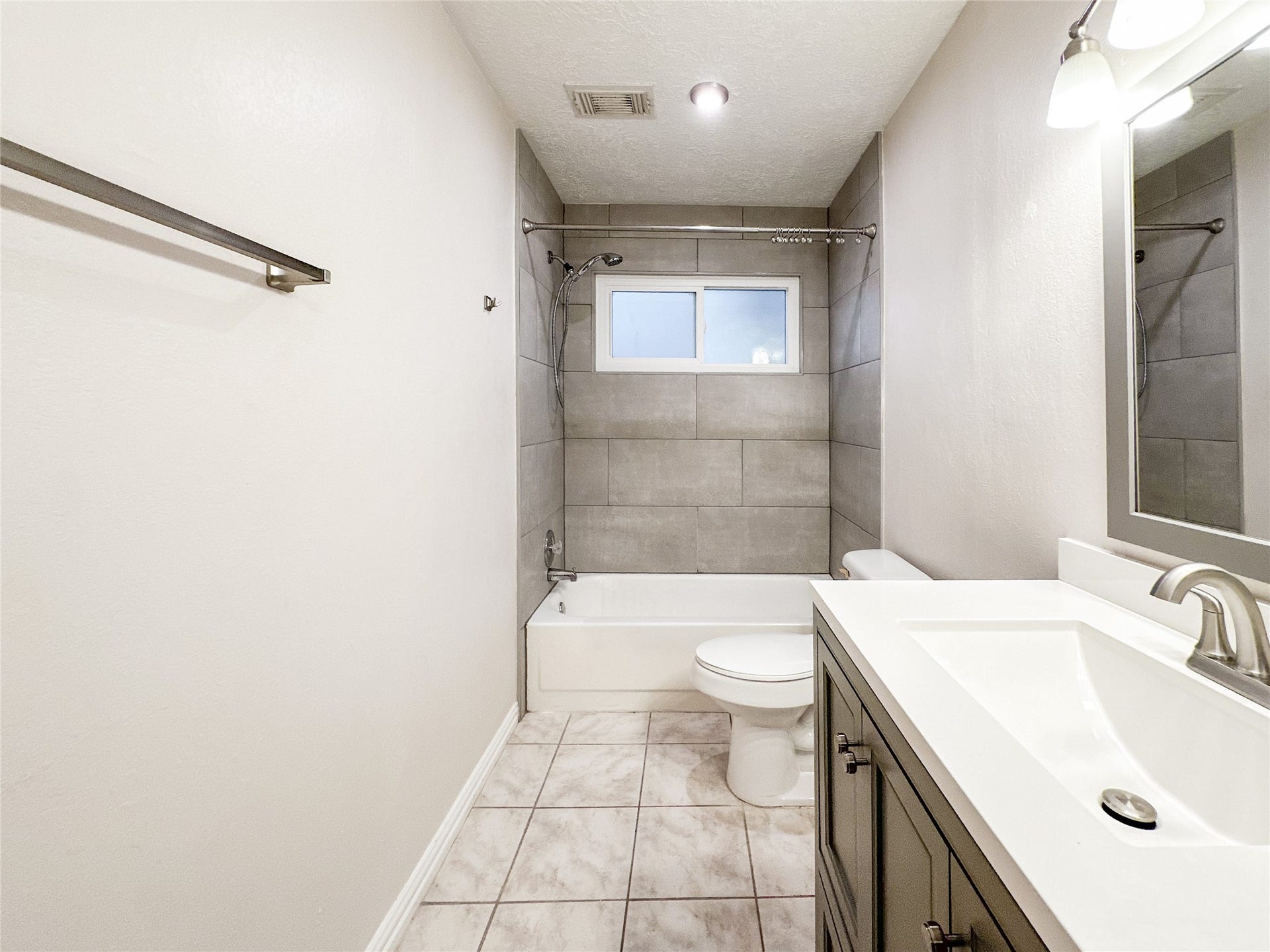 33 N Rain Forest Court, The Woodlands, TX 77380 33 N Rain Forest Court, The Woodlands, TX 77380