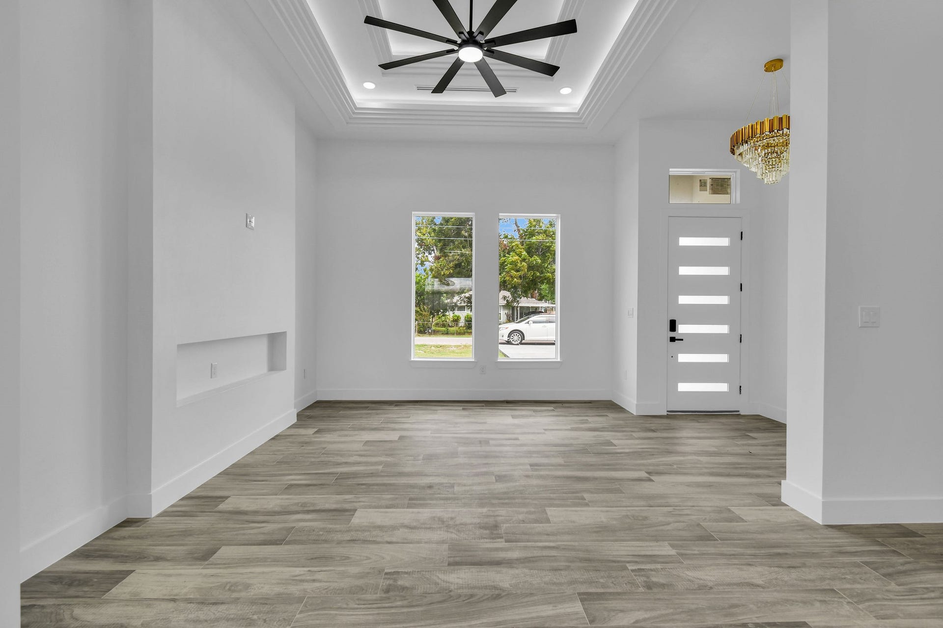 805 Lewis Street, Clute, TX 77531