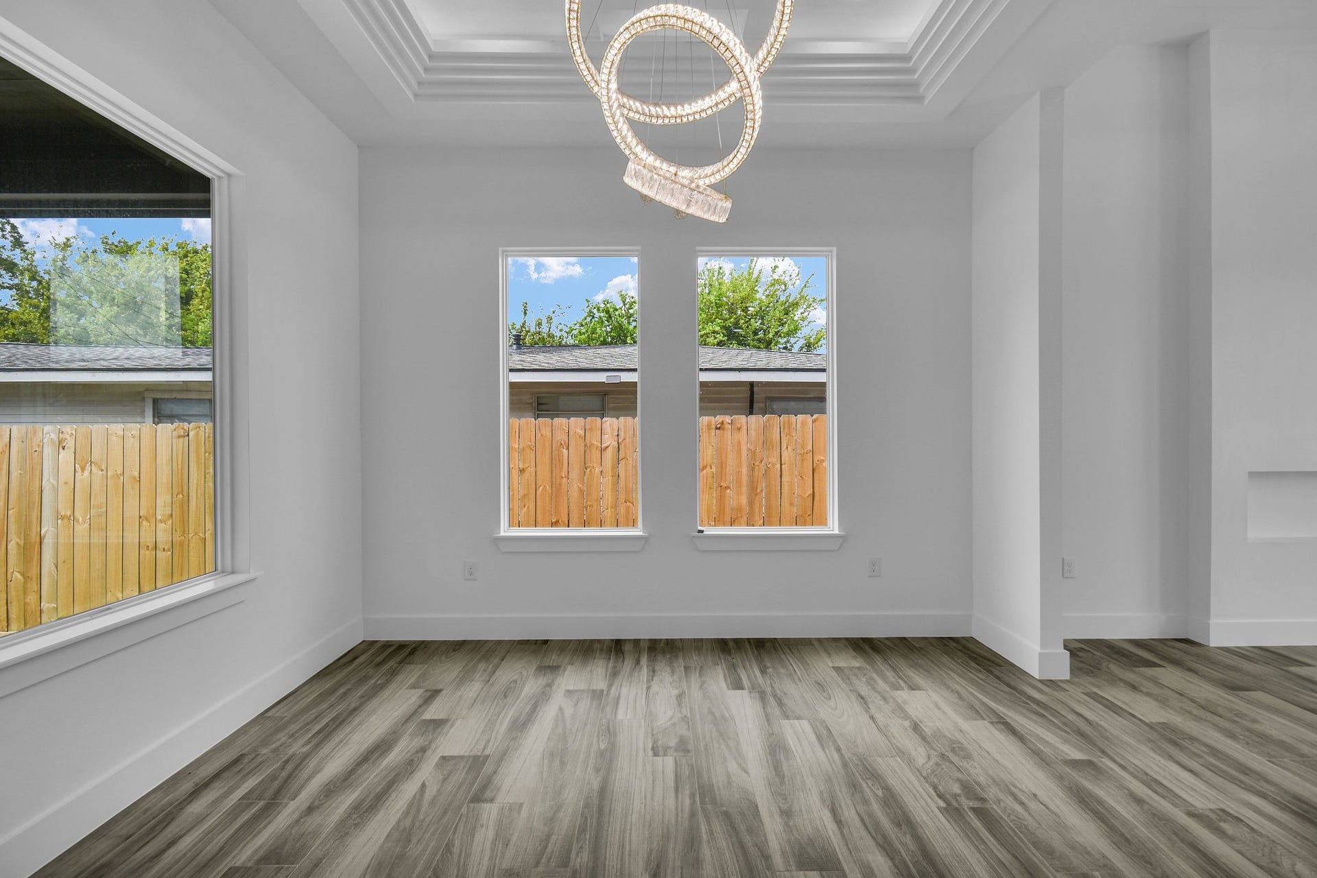 805 Lewis Street, Clute, TX 77531