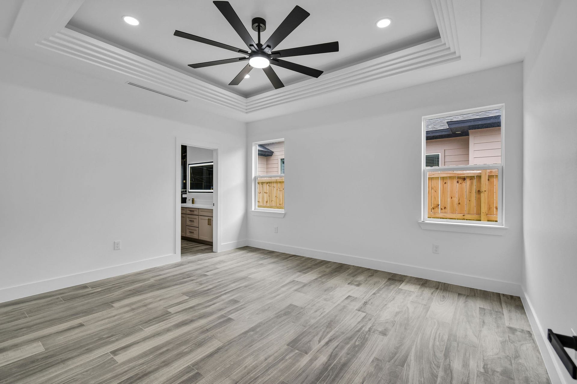 805 Lewis Street, Clute, TX 77531
