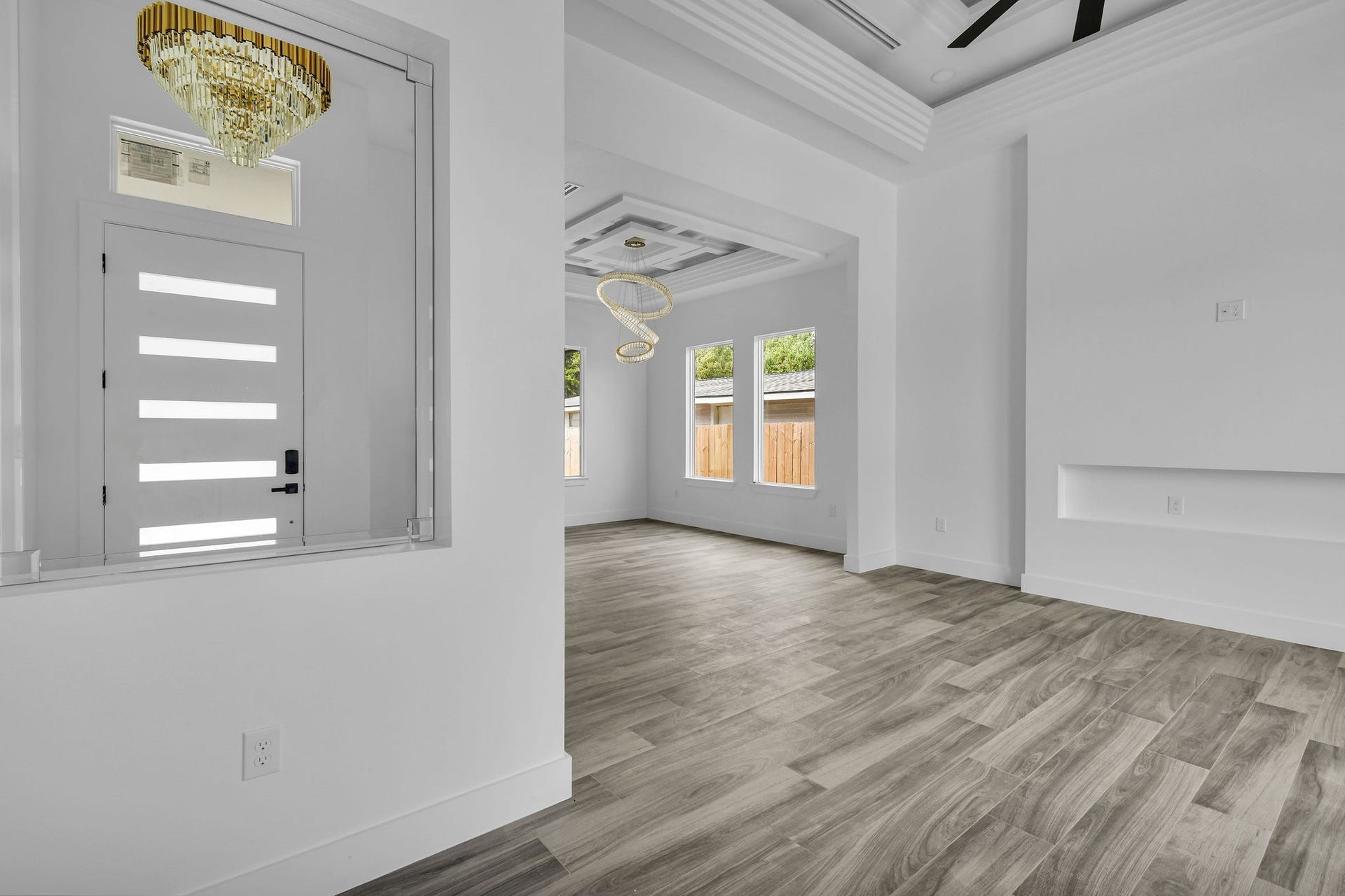 805 Lewis Street, Clute, TX 77531