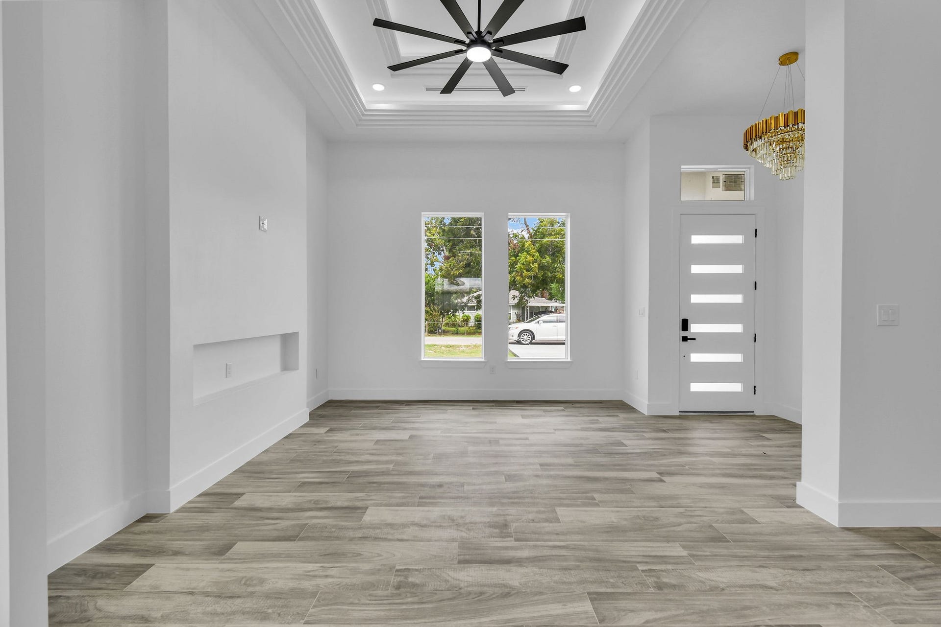 805 Lewis Street, Clute, TX 77531