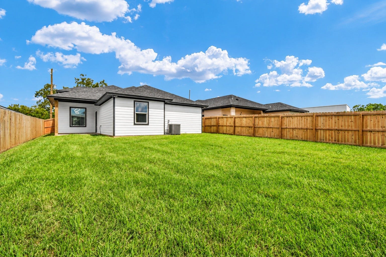 805 Lewis Street, Clute, TX 77531