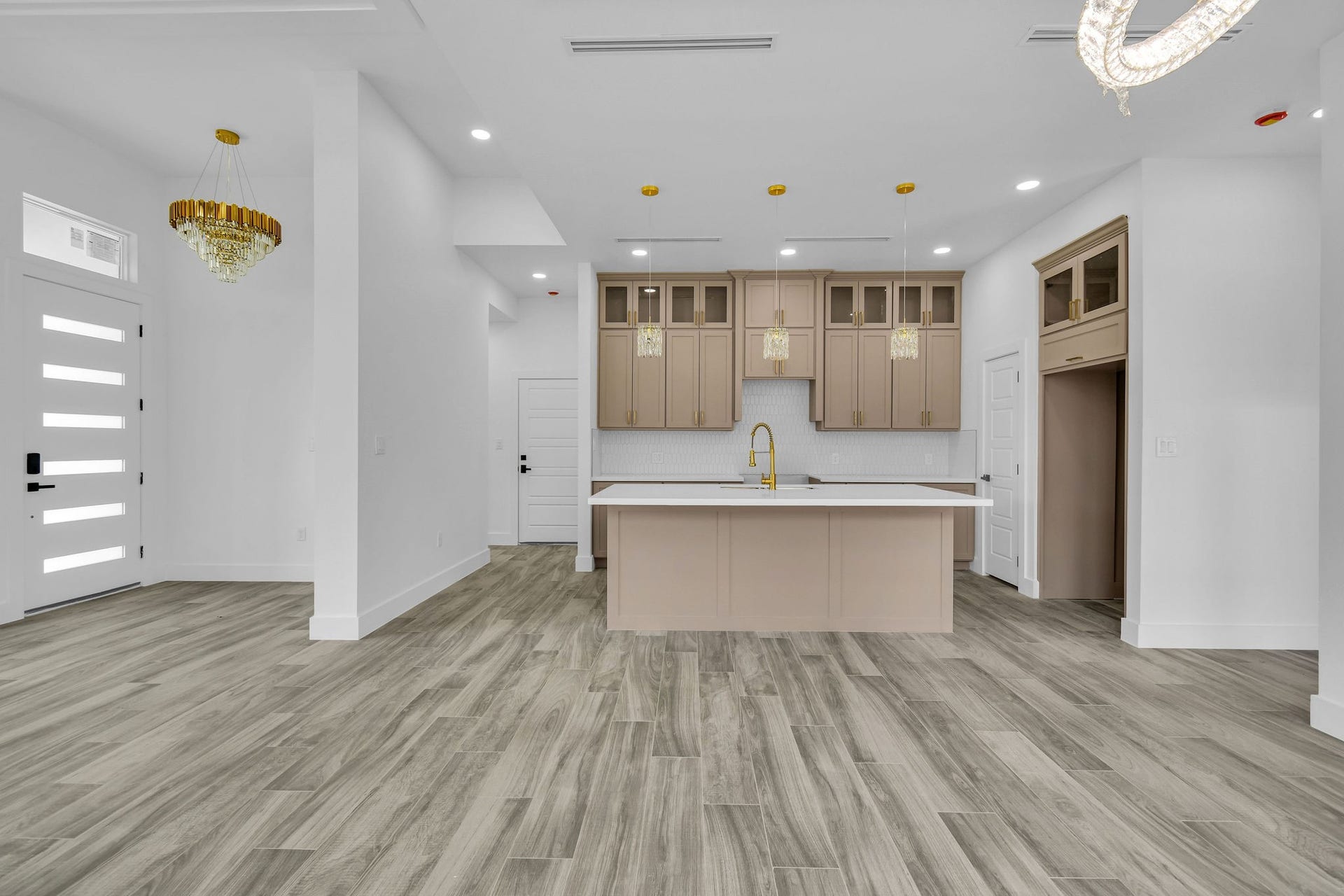 805 Lewis Street, Clute, TX 77531