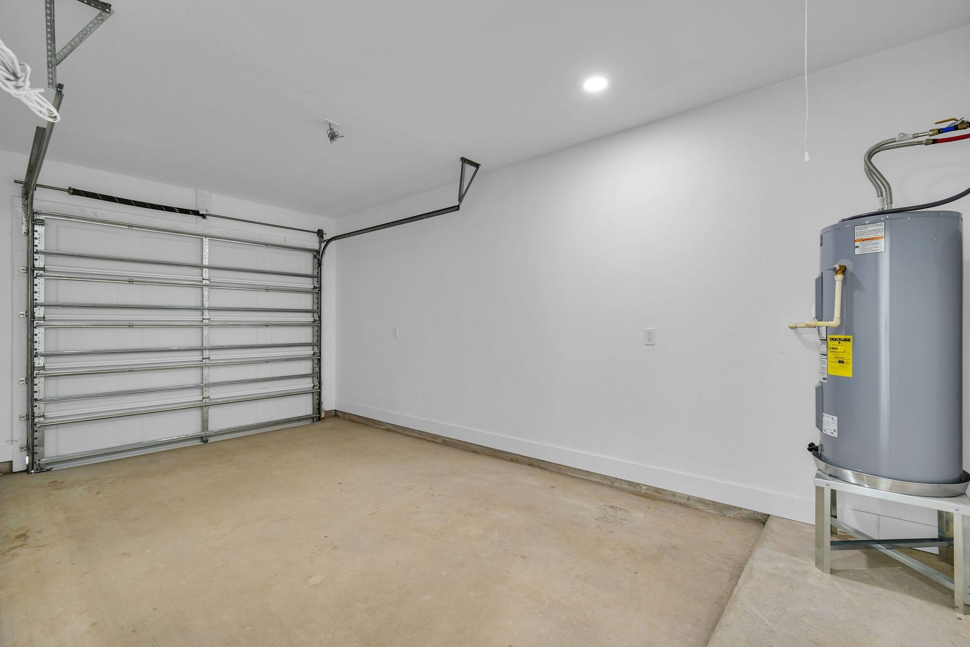 805 Lewis Street, Clute, TX 77531