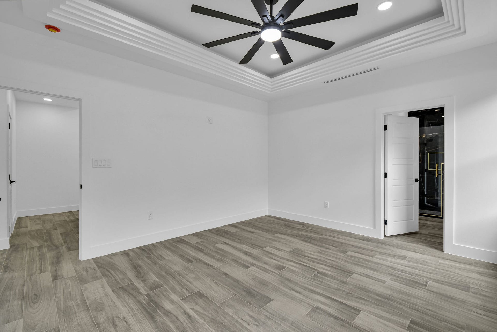 805 Lewis Street, Clute, TX 77531