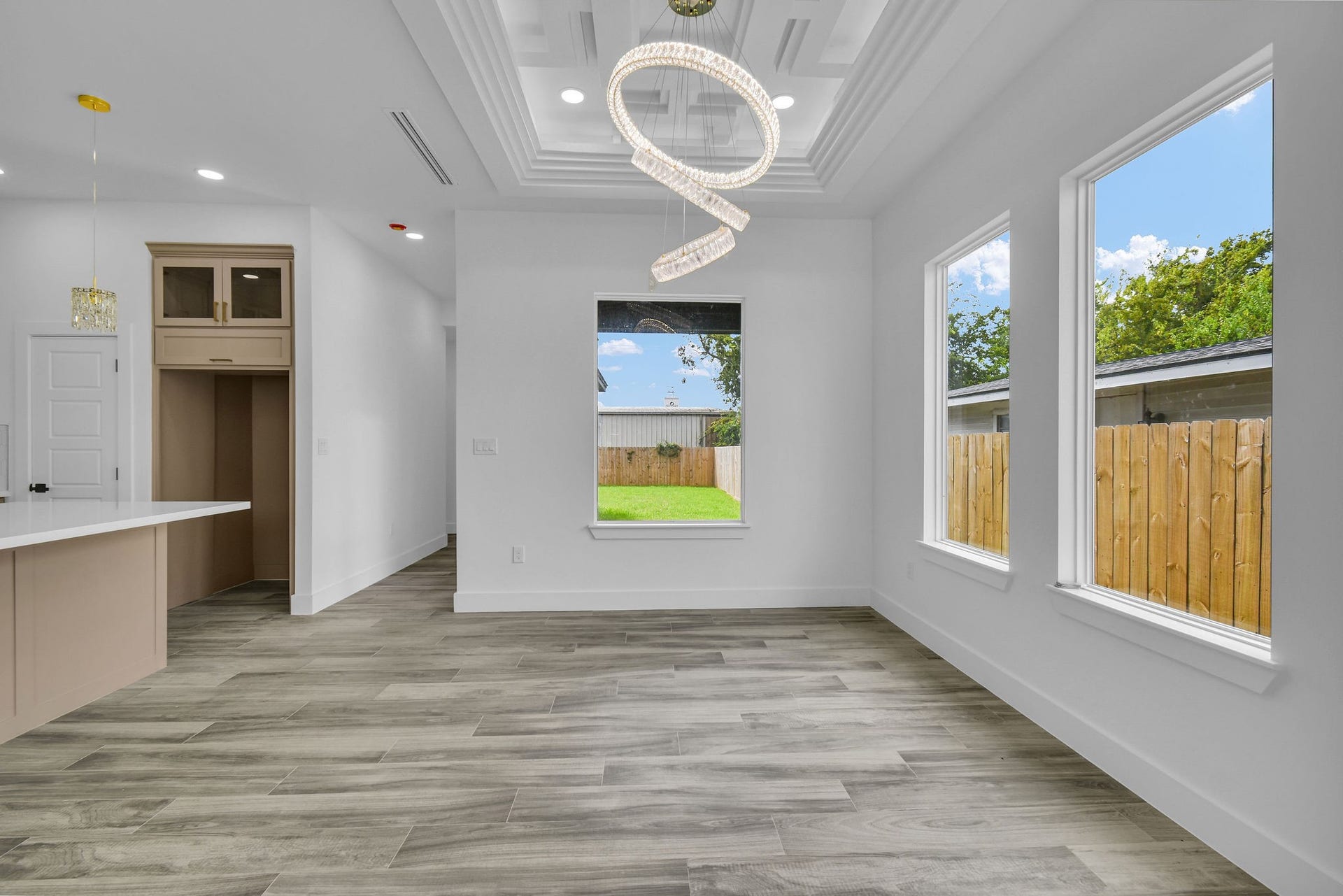 805 Lewis Street, Clute, TX 77531