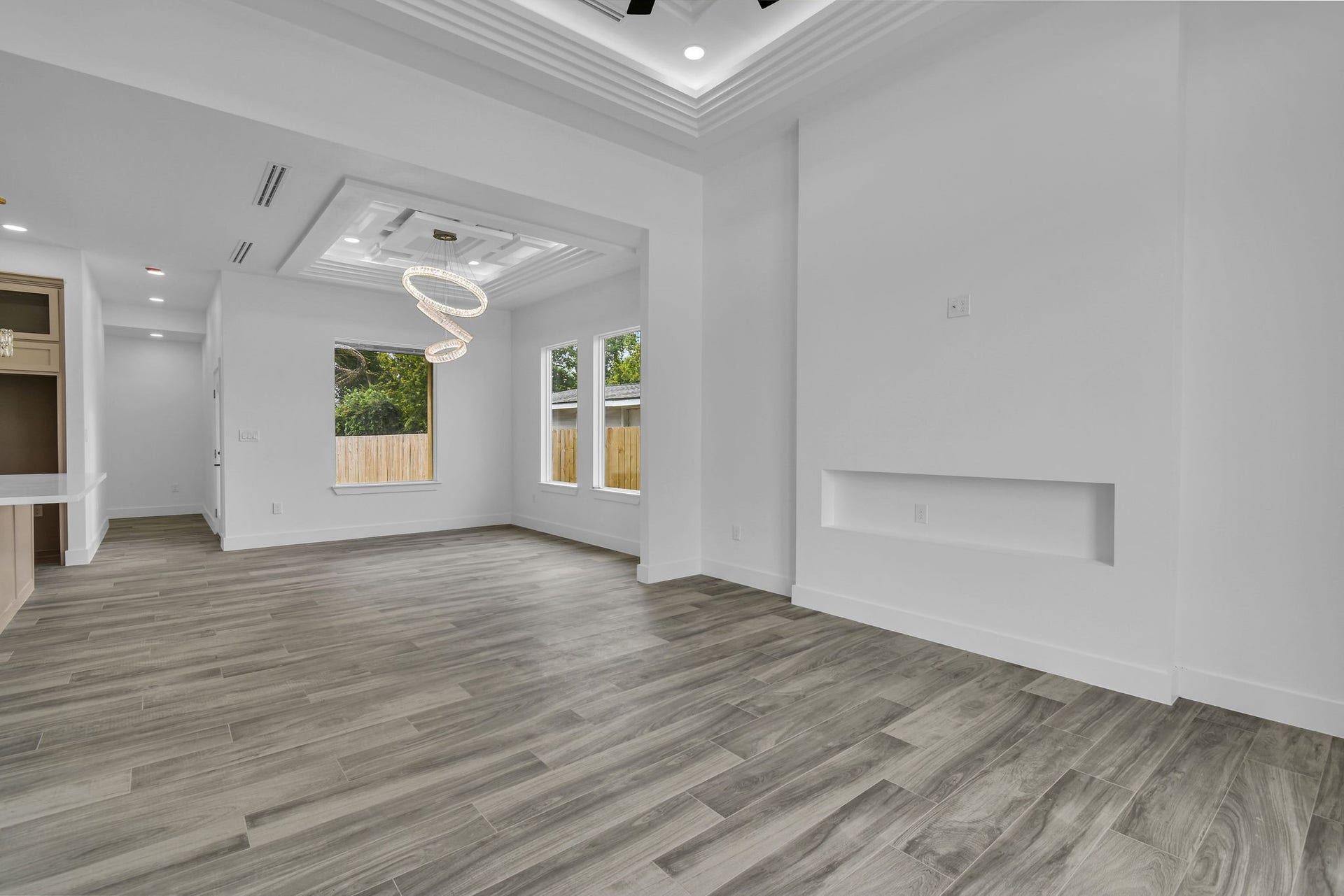 805 Lewis Street, Clute, TX 77531