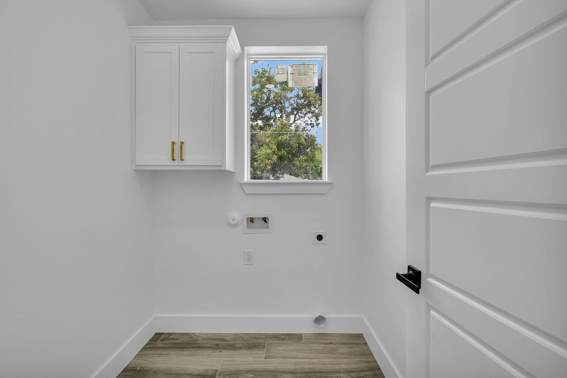 805 Lewis Street, Clute, TX 77531