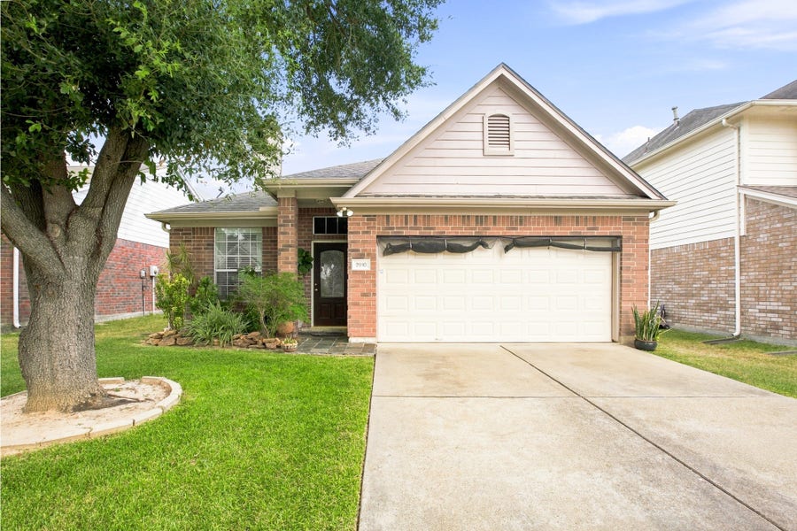 Property photo for 2910 Greenvalley Trail Drive, Katy, TX