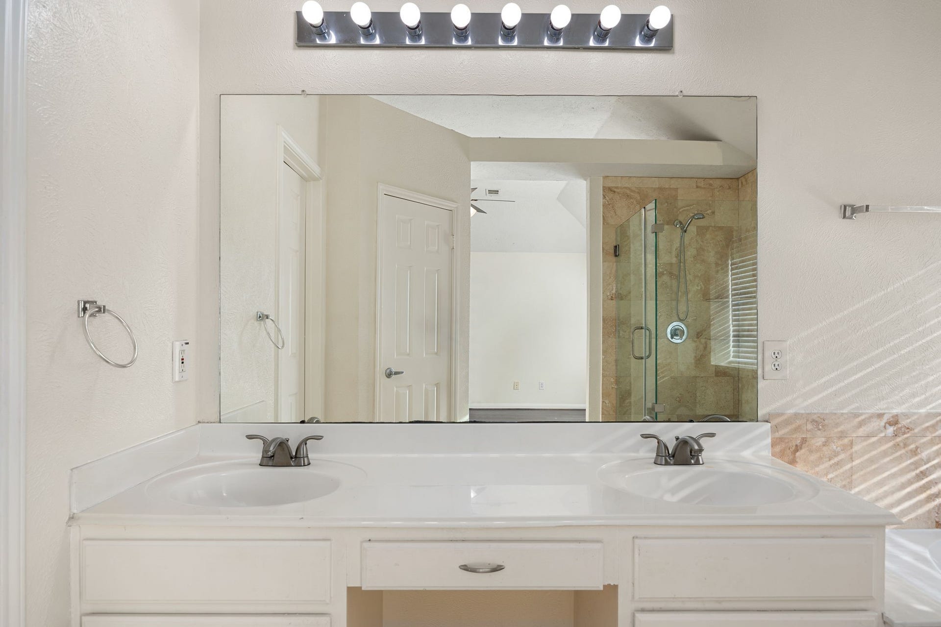 6306 Pago Lane, Houston, TX 77041 The ensuite bath offers a dual-sink vanity with plenty of counter space and a large mirror for added brightness.