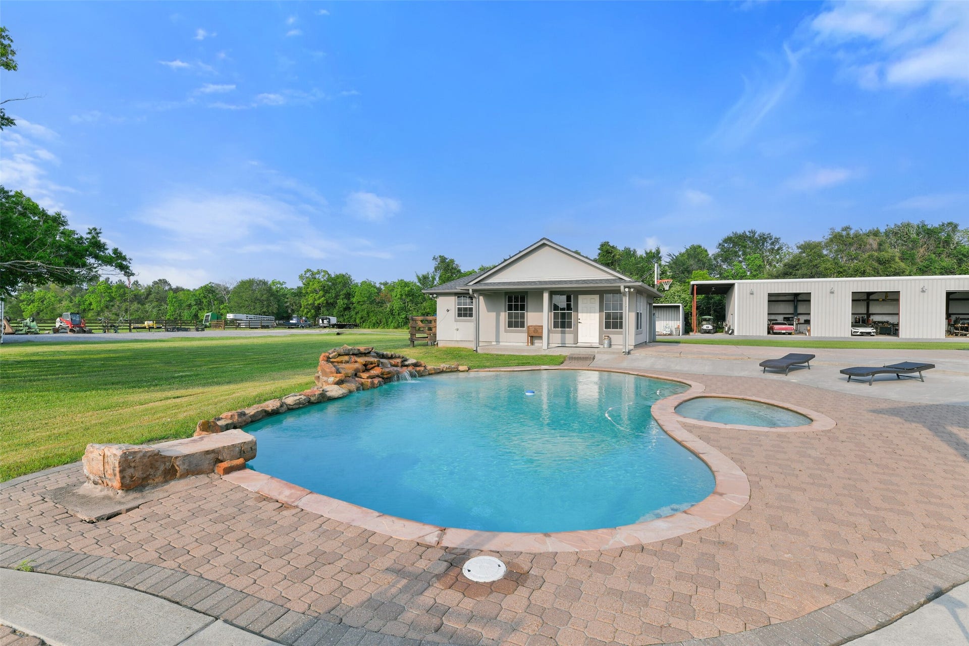 1913 Lundy Lane, Friendswood, TX 77546 Pool house offers endless space for family and friends