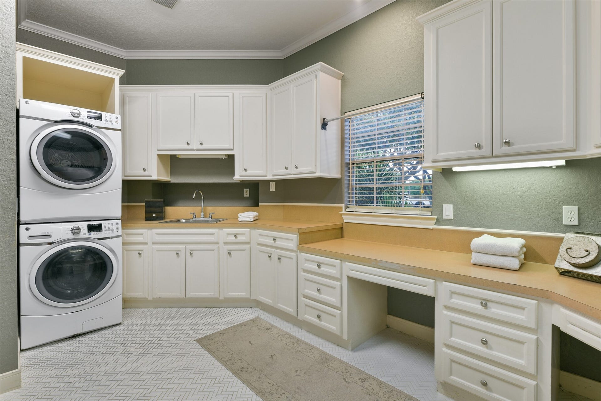 1913 Lundy Lane, Friendswood, TX 77546 Unbelievable laundry space, also houses a Fridge