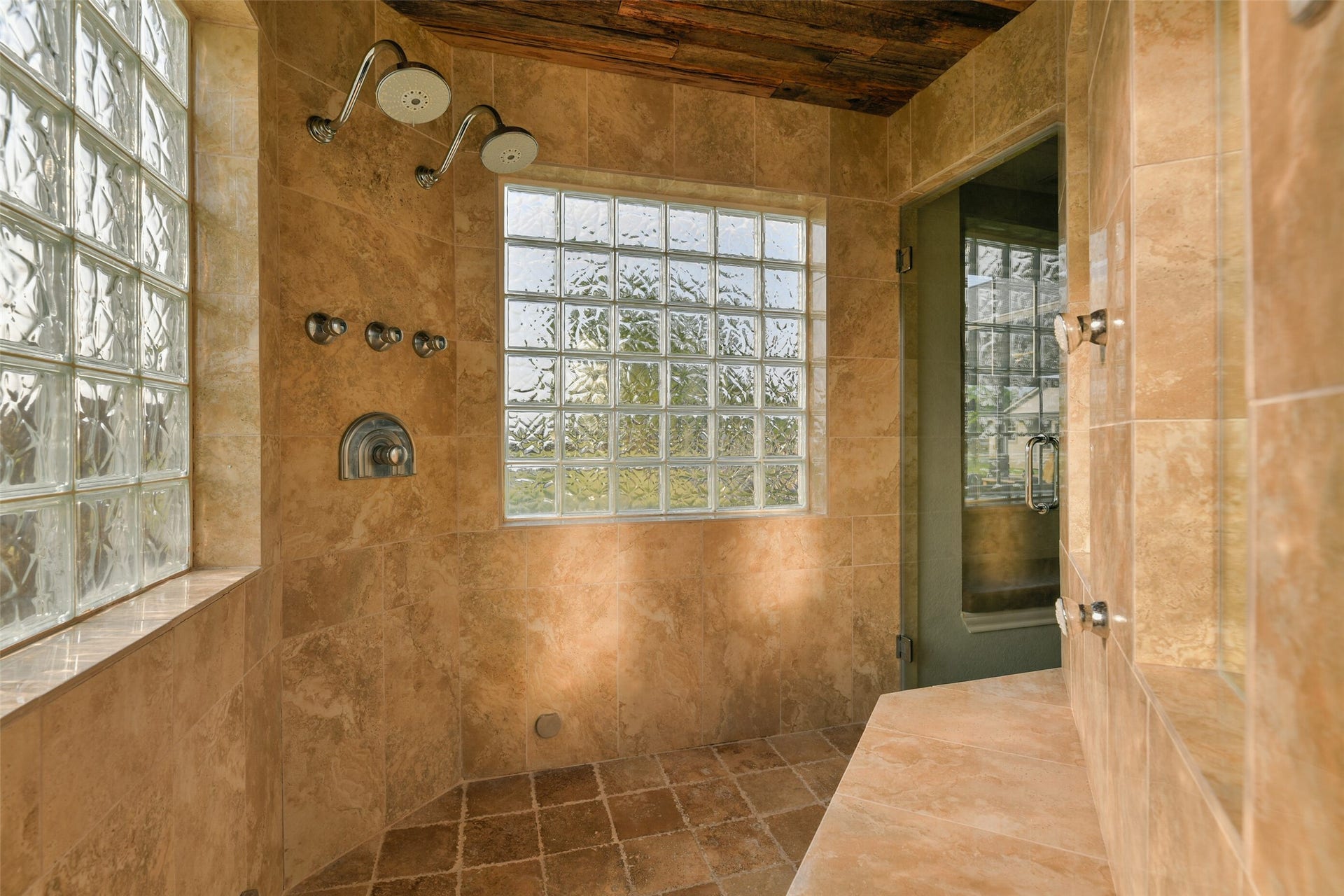 1913 Lundy Lane, Friendswood, TX 77546 Enclosed steam shower