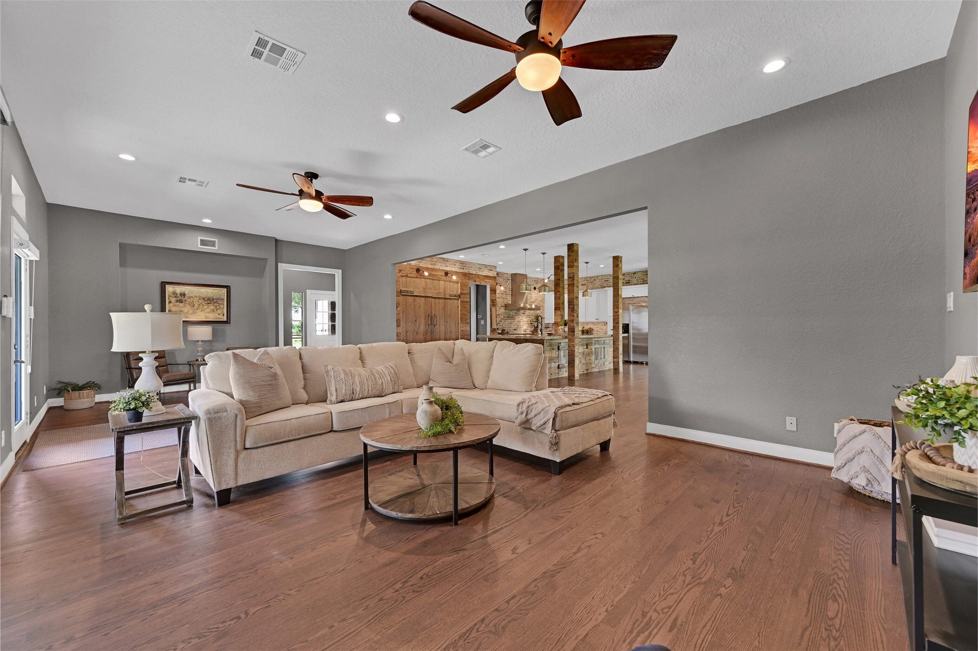 1913 Lundy Lane, Friendswood, TX 77546 1913 Lundy Lane, Friendswood, TX 77546