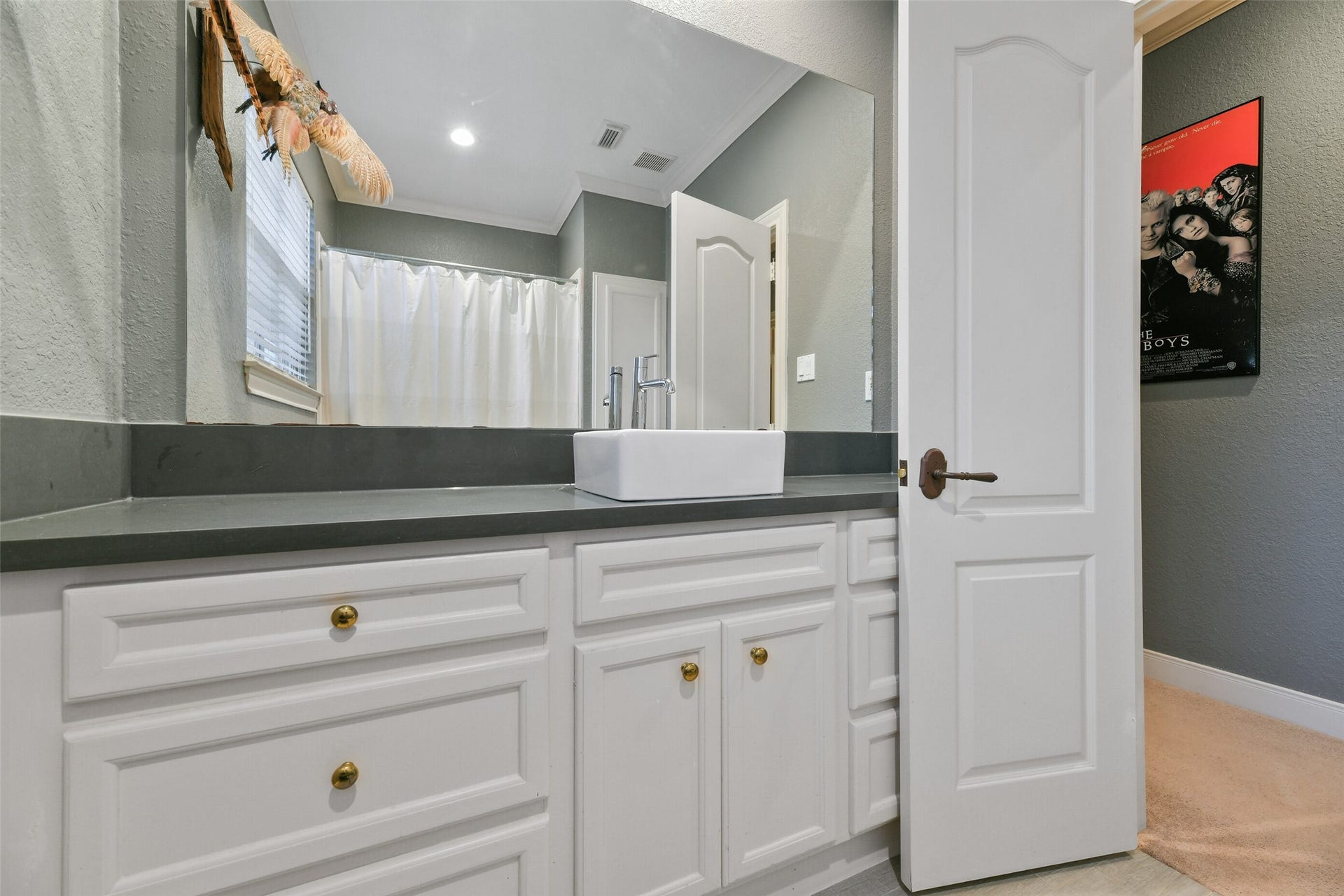 1913 Lundy Lane, Friendswood, TX 77546 Full Hall Bath #1