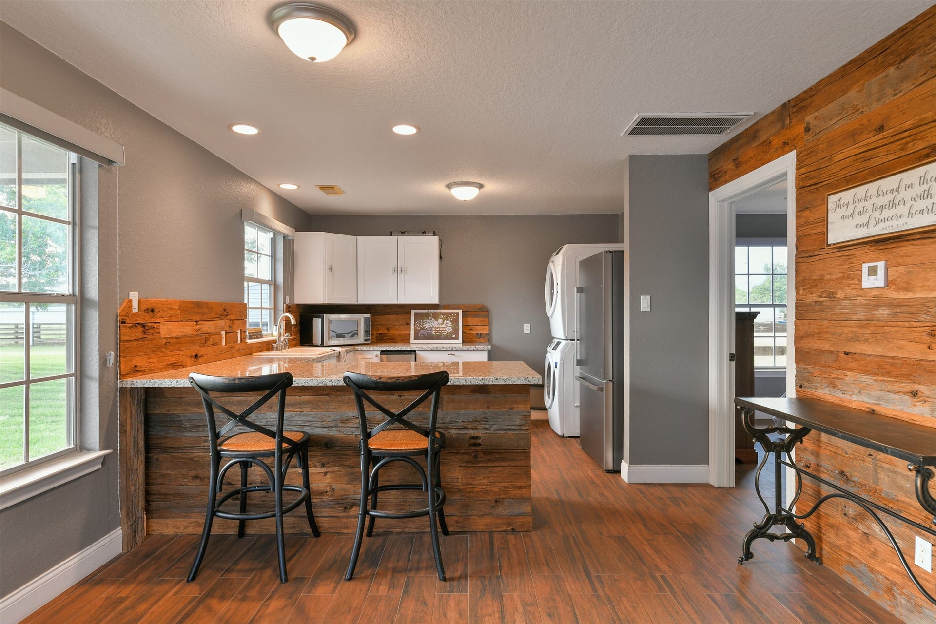 1913 Lundy Lane, Friendswood, TX 77546 Pool house kitchenette