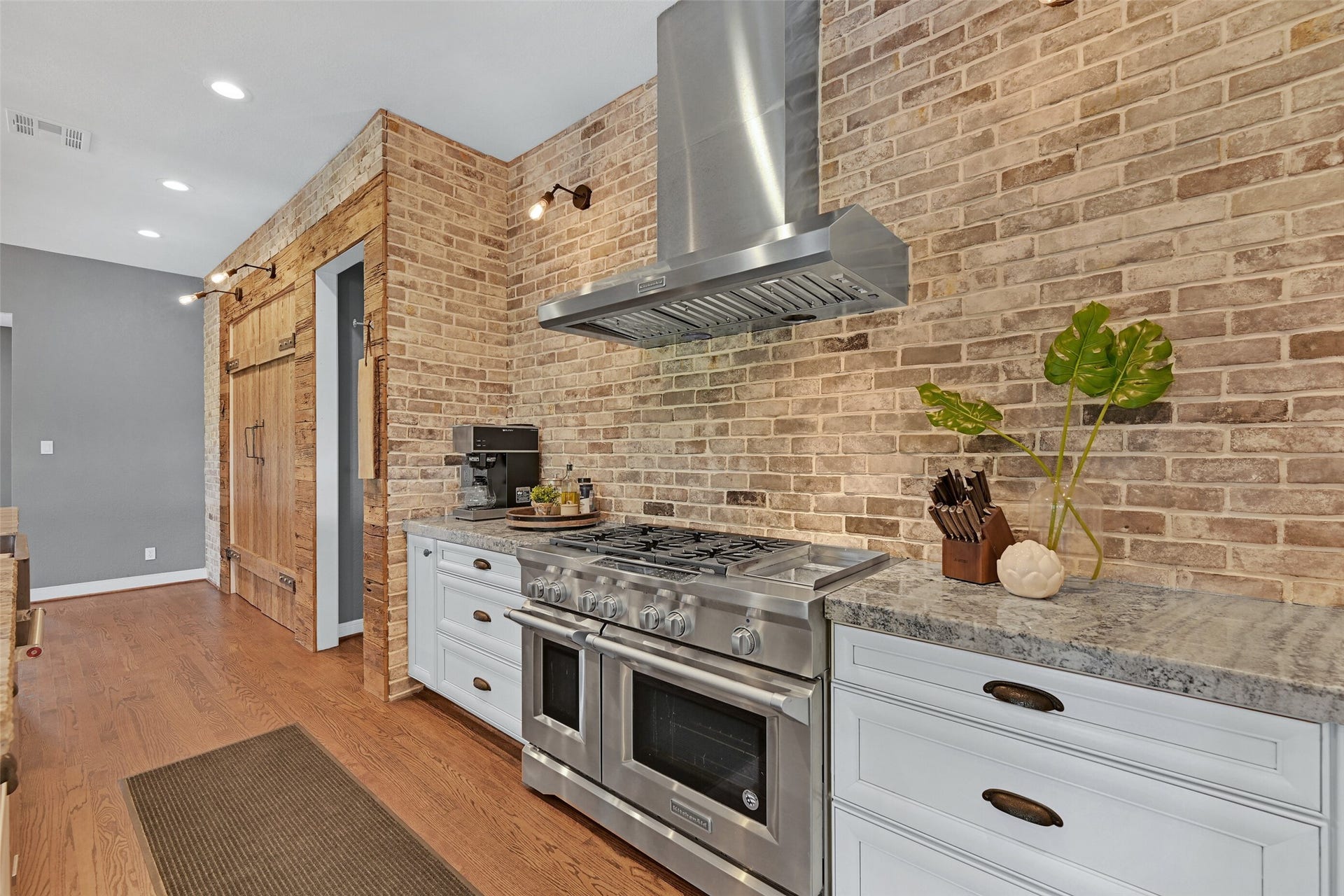 1913 Lundy Lane, Friendswood, TX 77546 1913 Lundy Lane, Friendswood, TX 77546