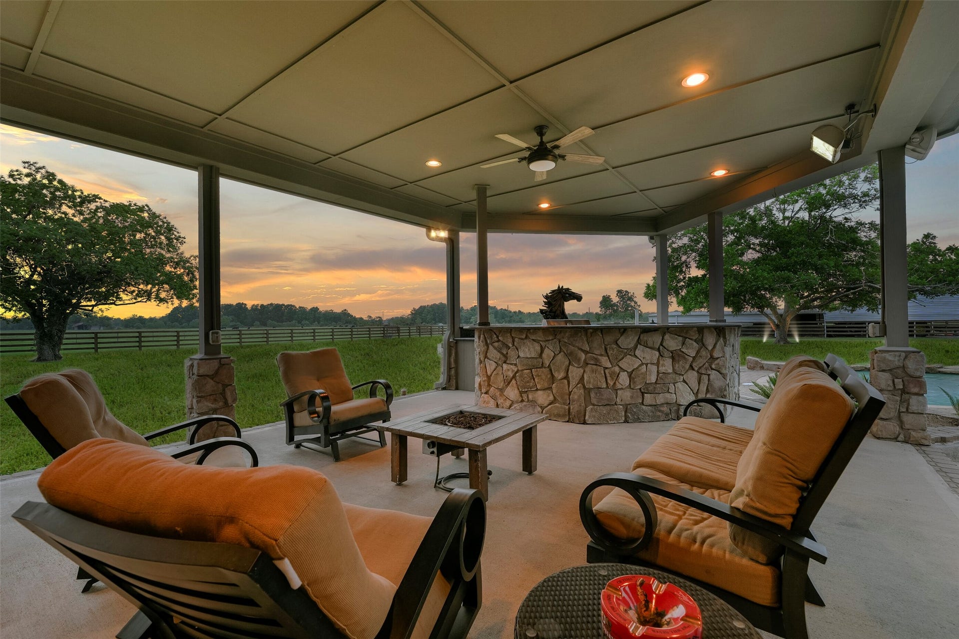1913 Lundy Lane, Friendswood, TX 77546 Best sunset watching views