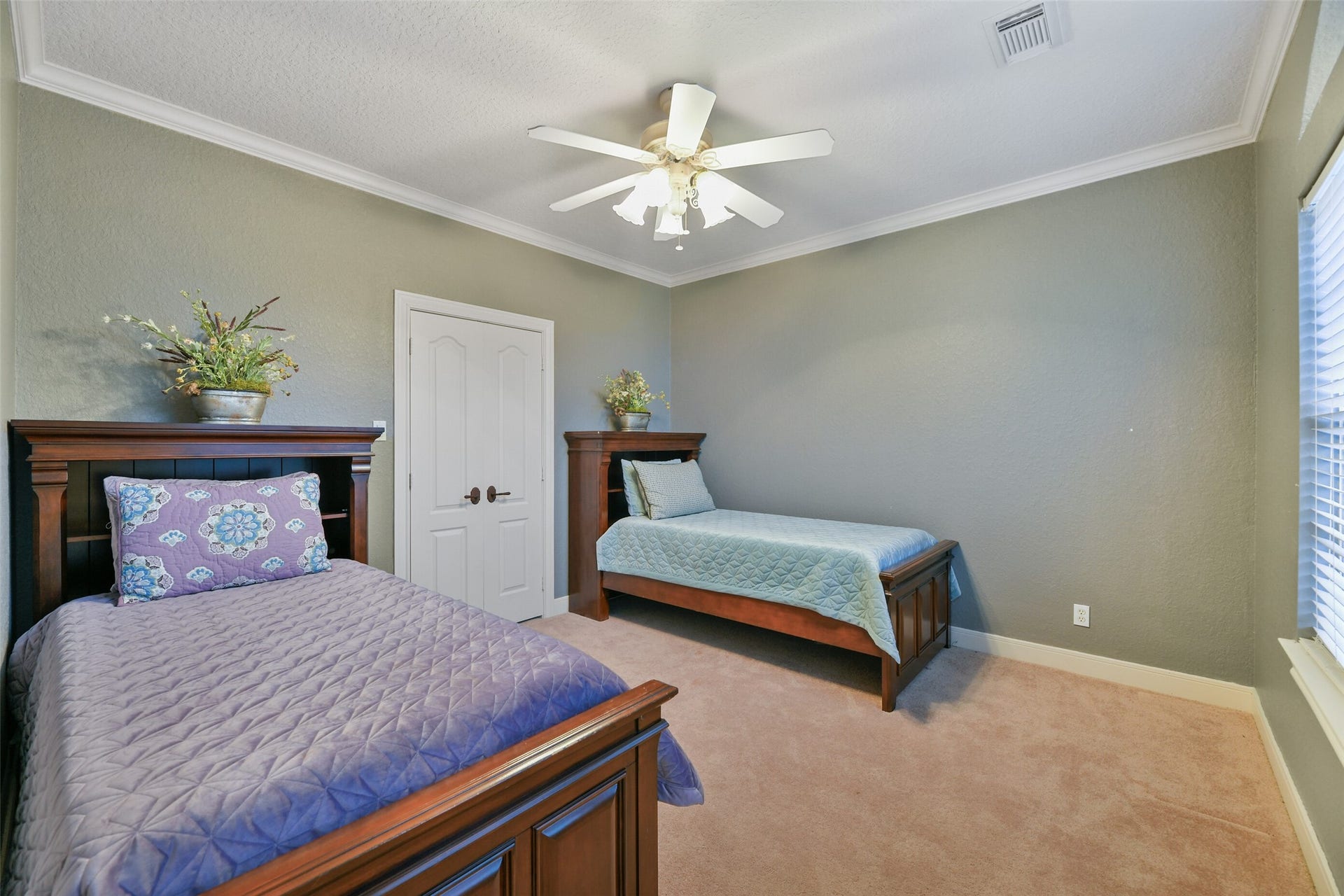 1913 Lundy Lane, Friendswood, TX 77546 Bedroom 5 with walk in closet