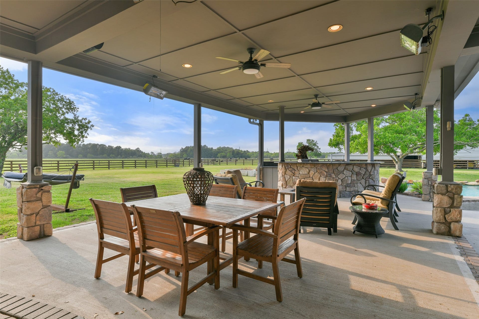 1913 Lundy Lane, Friendswood, TX 77546 1913 Lundy Lane, Friendswood, TX 77546