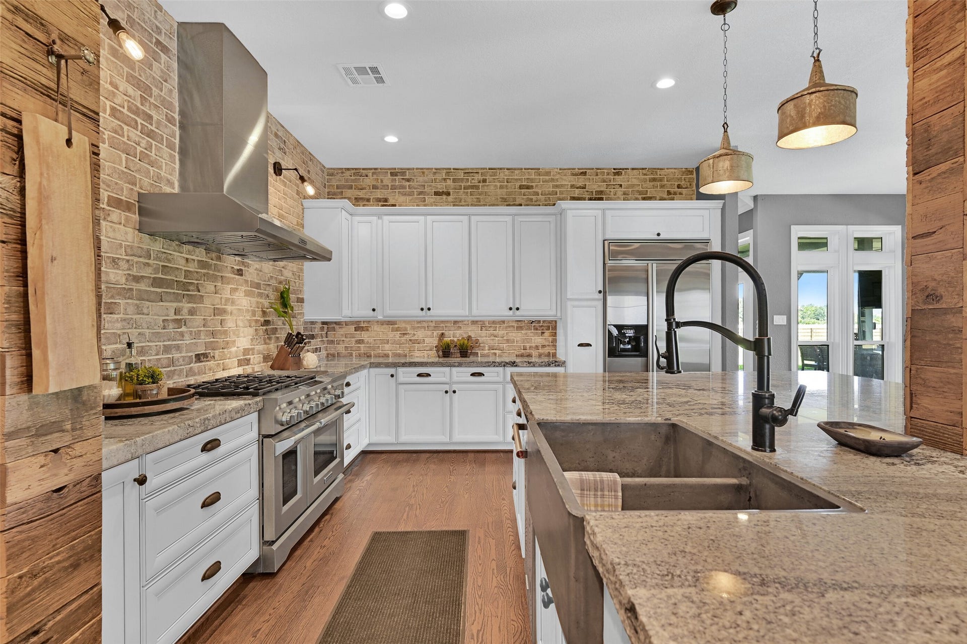1913 Lundy Lane, Friendswood, TX 77546 1913 Lundy Lane, Friendswood, TX 77546