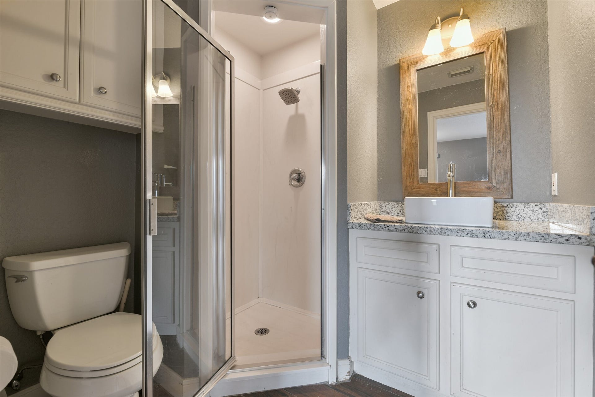 1913 Lundy Lane, Friendswood, TX 77546 Pool house full bath